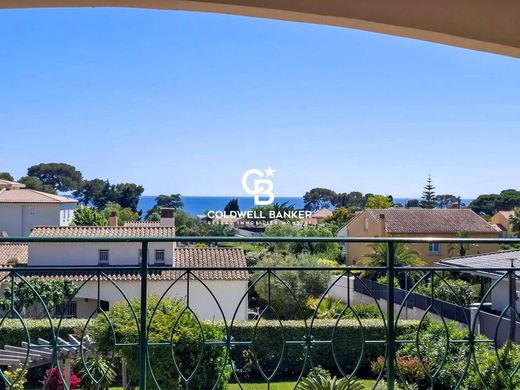 Apartment / Etagenwohnung in Carqueiranne, Var
