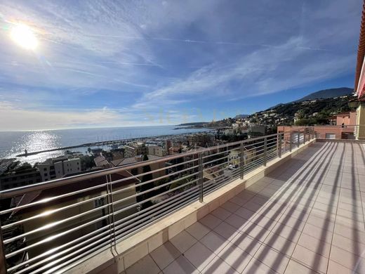 Apartment / Etagenwohnung in Menton, Alpes-Maritimes