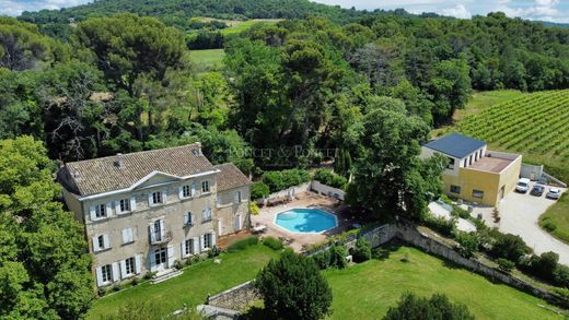 ﻣﻨﺰﻝ ﺭﻳﻔﻲ/ ﺑﻴﺖ ﻤﺰﺭﻋﺔ ﻓﻲ Suze-la-Rousse, Drôme