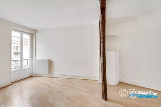 Apartment / Etagenwohnung in Montmartre, Abbesses, Grandes-Carrières, Paris