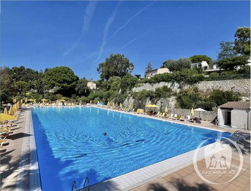 Villa in Villeneuve-Loubet, Alpes-Maritimes