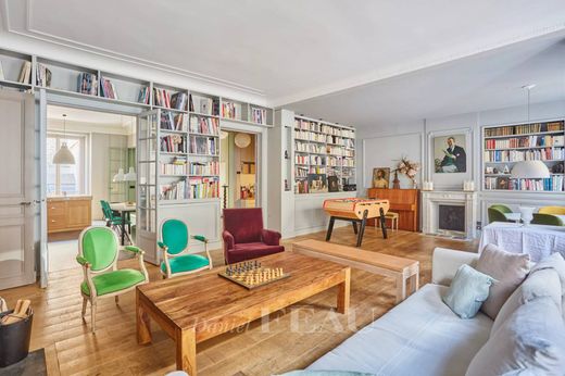 Apartment in Champs-Elysées, Madeleine, Triangle d’or, Paris