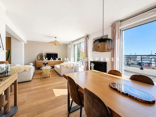 Duplex a Suresnes, Hauts-de-Seine
