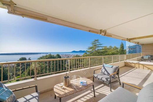 Apartment / Etagenwohnung in Cannes, Alpes-Maritimes