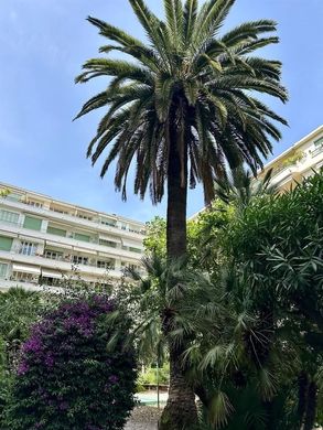 Apartment / Etagenwohnung in Nizza, Alpes-Maritimes