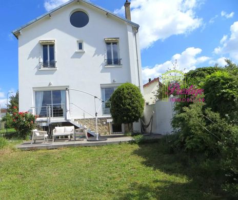 Luxus-Haus in Le Mesnil-le-Roi, Yvelines