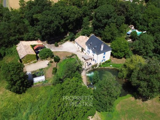 Rural or Farmhouse in Poitiers, Vienne