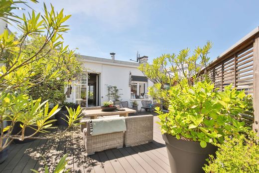 Apartment in Neuilly-sur-Seine, Hauts-de-Seine