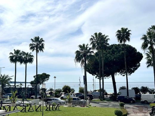 Apartment / Etagenwohnung in Cannes, Alpes-Maritimes