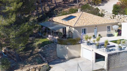 Luxury home in Laudun-l'Ardoise, Gard