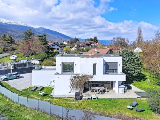 Luxury home in Crozet, Ain