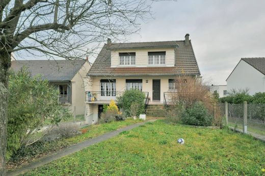 Maison de luxe à Pierrelaye, Val-d'Oise