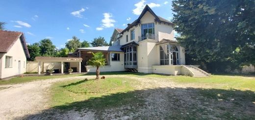 Casa di lusso a Bois-le-Roi, Seine-et-Marne