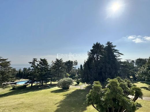 Apartment / Etagenwohnung in Cannes, Alpes-Maritimes