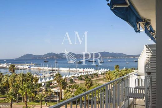 Apartment / Etagenwohnung in Cannes, Alpes-Maritimes