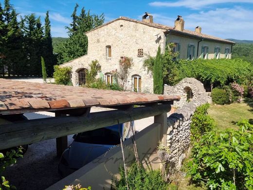 ﻣﻨﺰﻝ ﺭﻳﻔﻲ/ ﺑﻴﺖ ﻤﺰﺭﻋﺔ ﻓﻲ Grignan, Drôme