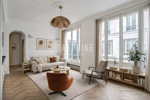 Apartment in Tour Eiffel, Invalides – Ecole Militaire, Saint-Thomas d’Aquin, Paris