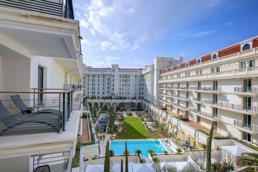 Apartment / Etagenwohnung in Cannes, Alpes-Maritimes