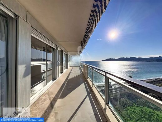 Apartment / Etagenwohnung in Cannes, Alpes-Maritimes