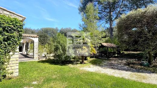 Luxury home in Pernes-les-Fontaines, Vaucluse