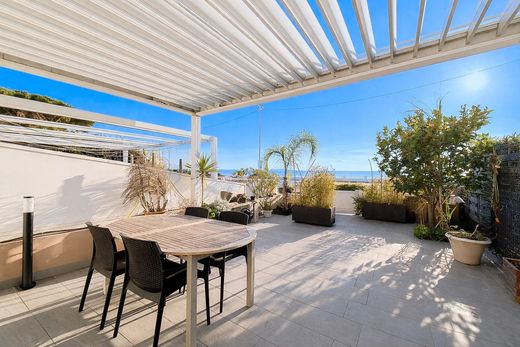 Apartment / Etagenwohnung in Cannes, Alpes-Maritimes