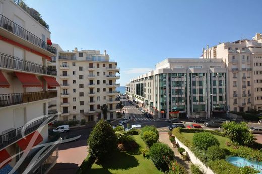 Apartment / Etagenwohnung in Cannes, Alpes-Maritimes