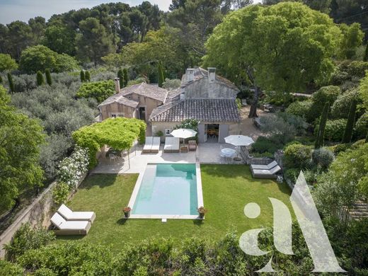 Rural or Farmhouse in Saint-Rémy-de-Provence, Bouches-du-Rhône