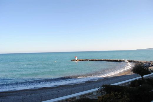 Piso / Apartamento en Villeneuve-Loubet, Alpes Marítimos