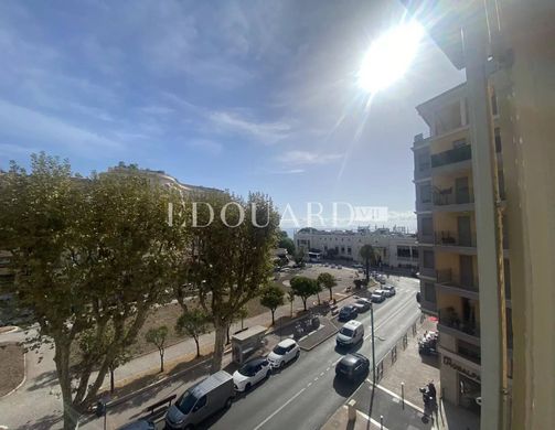 Apartment / Etagenwohnung in Menton, Alpes-Maritimes