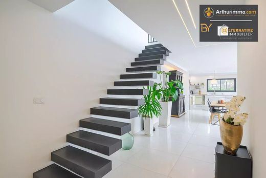 Casa de lujo en Saint-Erblon, Ille y Vilaine