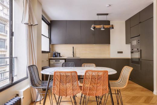 套间/公寓  Champs-Elysées, Madeleine, Triangle d’or, Paris