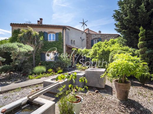 Thuir, Pyrénées-Orientalesのカントリー風またはファームハウス