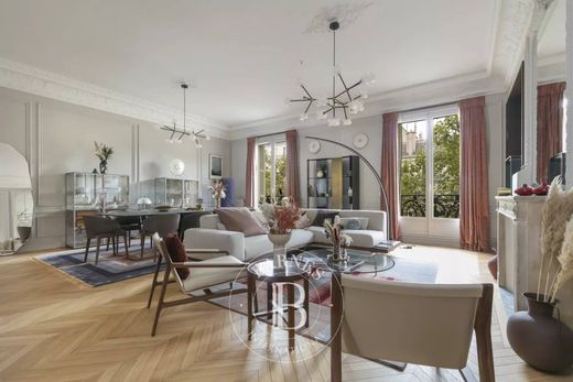 Apartment in Champs-Elysées, Madeleine, Triangle d’or, Paris