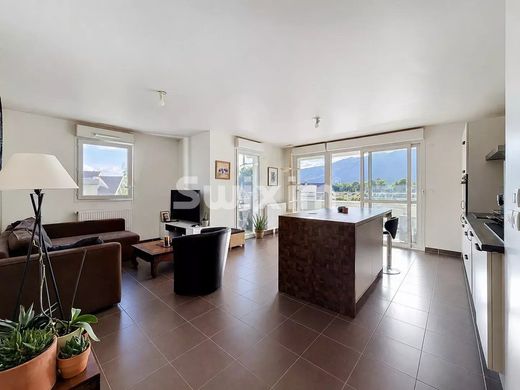 Apartment in Saint-Genis-Pouilly, Ain