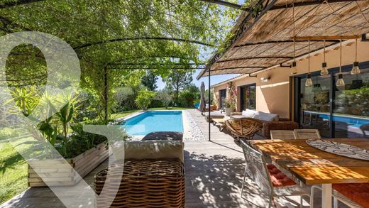Luxury home in Paradou, Bouches-du-Rhône