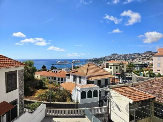 Luksusowy dom w Funchal, Madeira