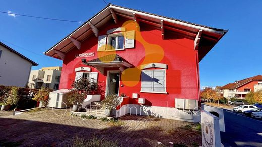 Πολυτελή κατοικία σε Douvaine, Haute-Savoie