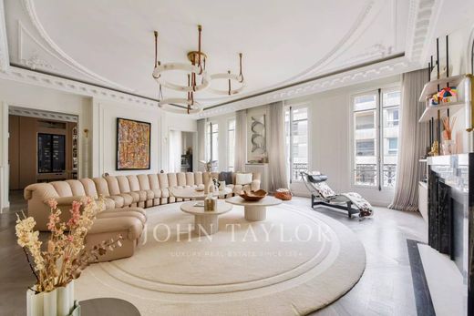 아파트 / Champs-Elysées, Madeleine, Triangle d’or, Paris