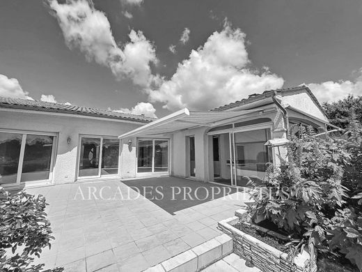 Luxury home in Bouliac, Gironde