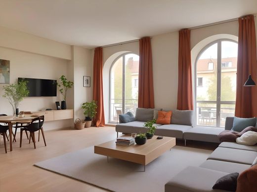 Apartment / Etagenwohnung in Le Chesnay, Yvelines