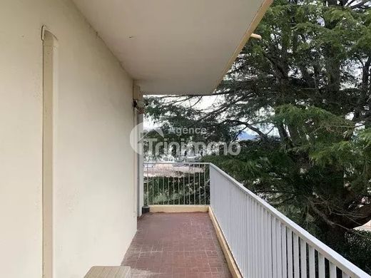 Apartment / Etagenwohnung in Saint-Laurent-du-Var, Alpes-Maritimes