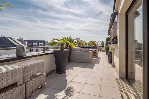 Penthouse in Motte-Picquet, Commerce, Necker, Paris