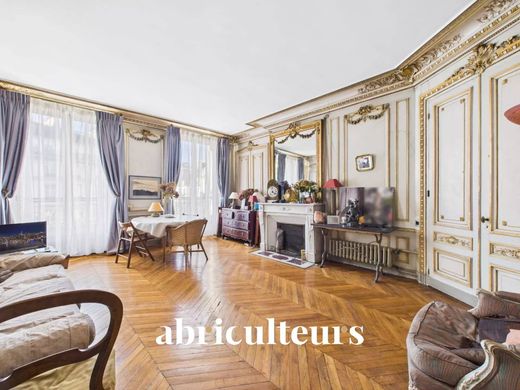 Apartment in Canal Saint Martin, Château d’Eau, Porte Saint-Denis, Paris