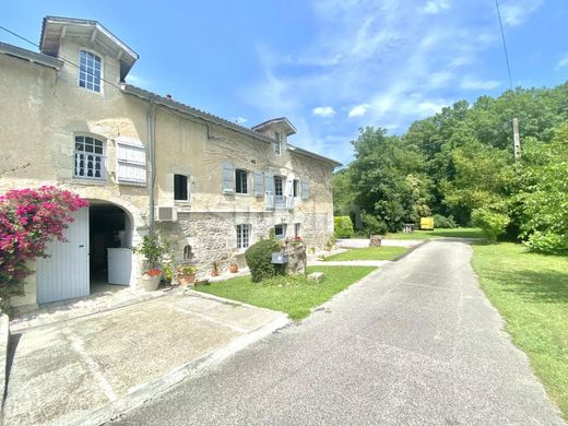 Bidache, Pyrénées-Atlantiquesの高級住宅