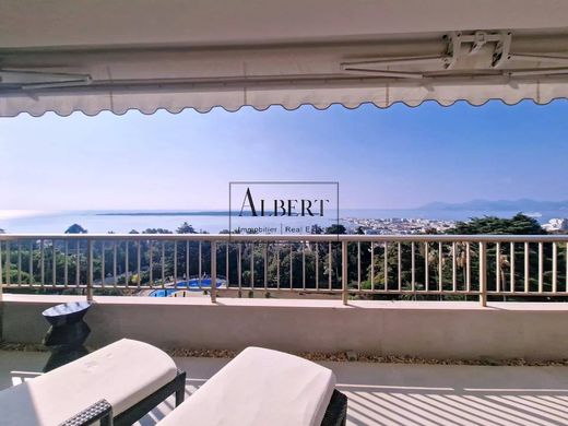 Apartment / Etagenwohnung in Cannes, Alpes-Maritimes
