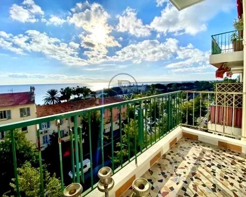 Apartment / Etagenwohnung in Nizza, Alpes-Maritimes