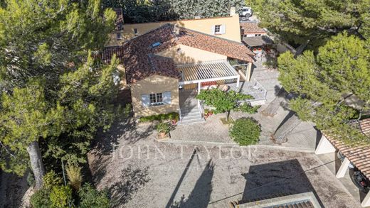 Luxury home in Éguilles, Bouches-du-Rhône