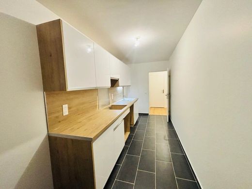 Apartament w Asnières-sur-Seine, Hauts-de-Seine