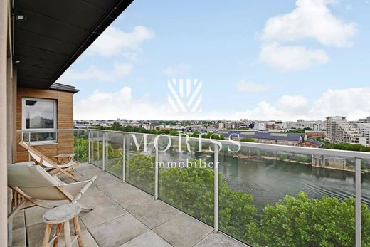 Apartment / Etagenwohnung in Alfortville, Val-de-Marne