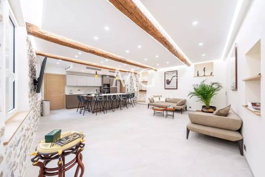 Apartment / Etagenwohnung in Antibes, Alpes-Maritimes
